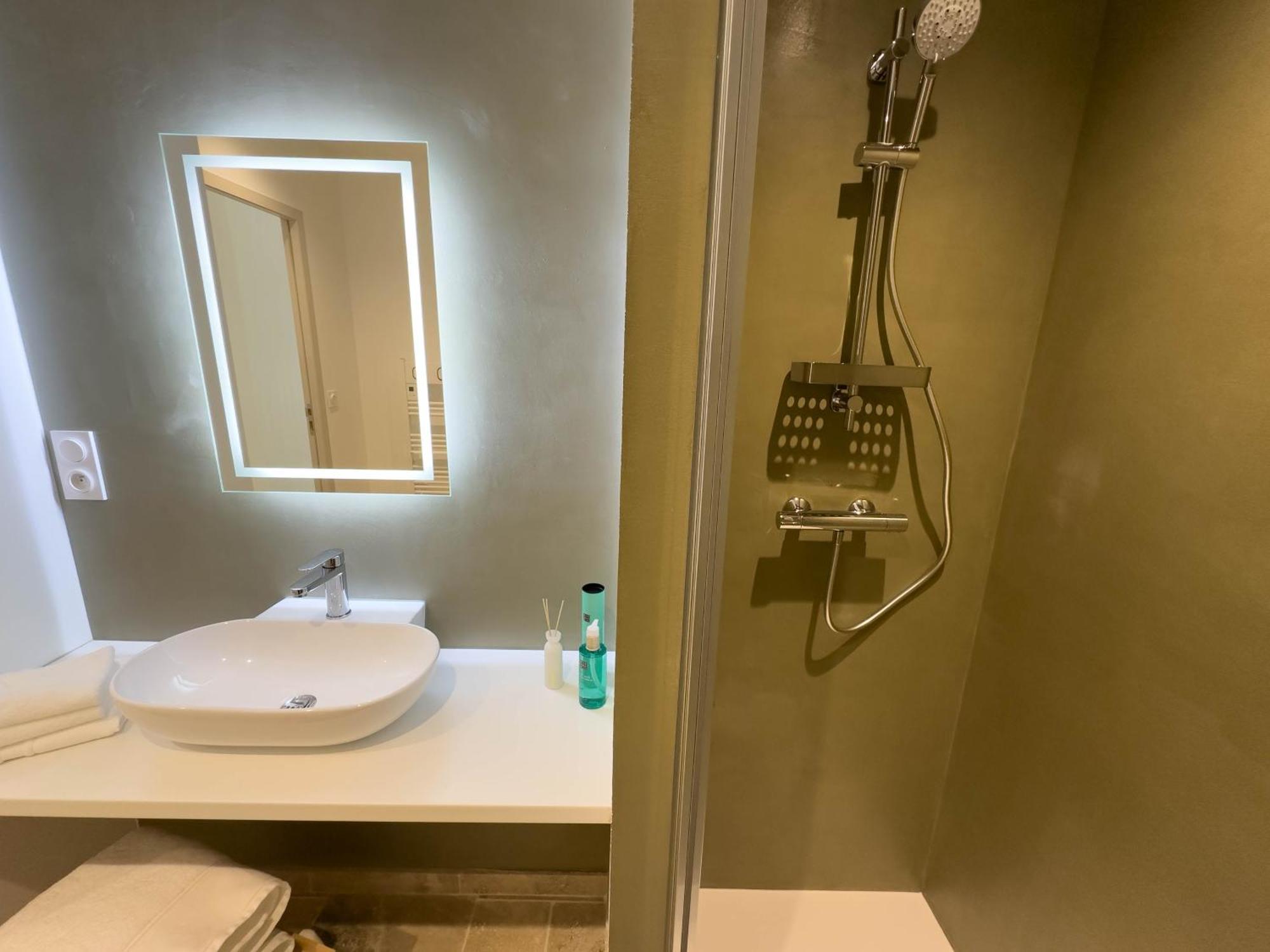 Les Suites Du 13 Aigues-Mortes Luaran gambar